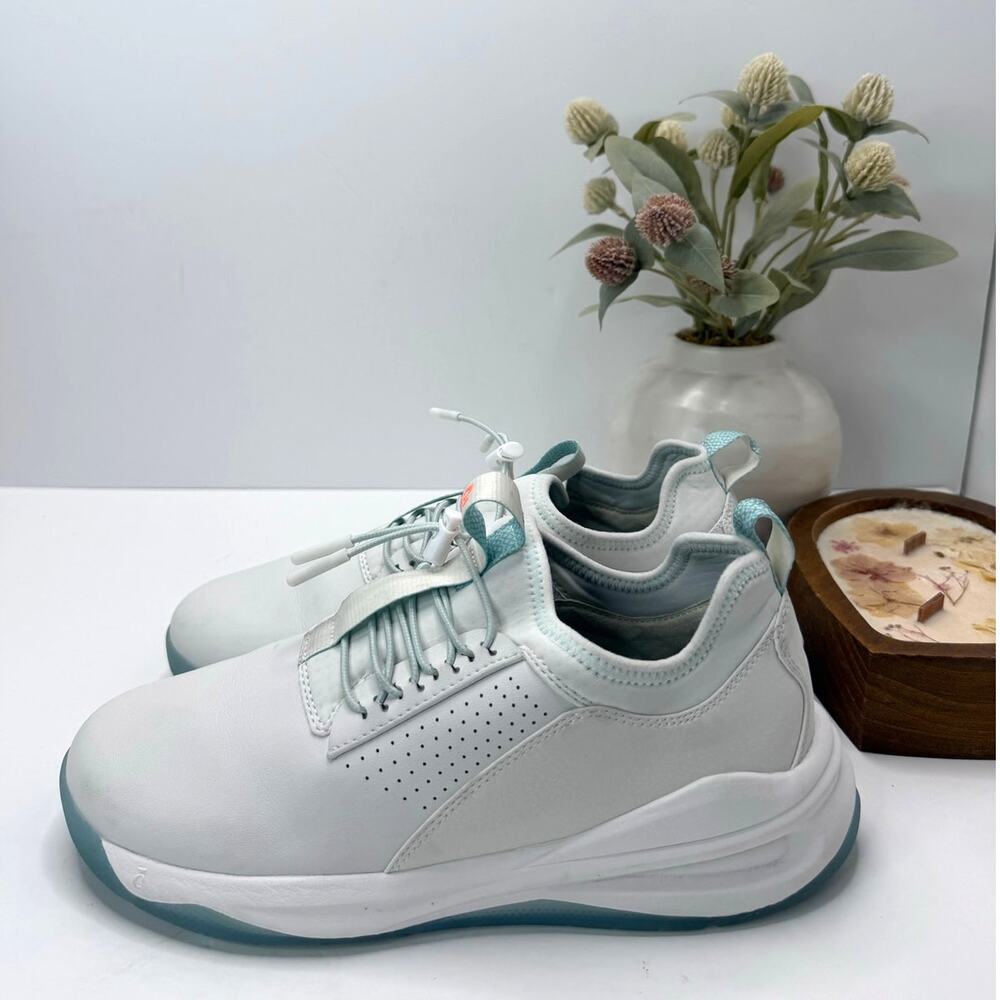 Clove Classic Nursing Sneaker Fresh Mint White Women W9/Men M7.5 Healthcare